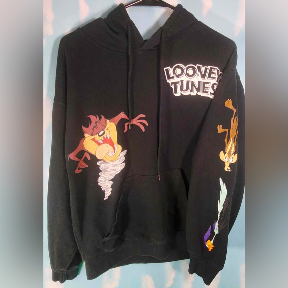 New Looney Toons Black Graphic Pullover Hoodie Size Medium